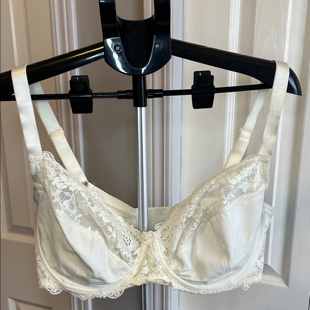 Penningtons Unlined Elegant Lace Trimmed Cream Bra 42DD